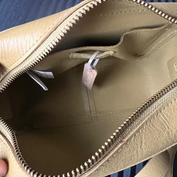 Madewell Transport Camera Bag in Muted Olive - Picture 5 of 10